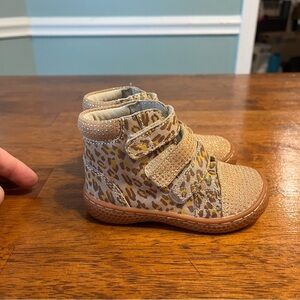Livie & Luca Leopard Shimmer High top sneaker boot hook & loop straps size 5